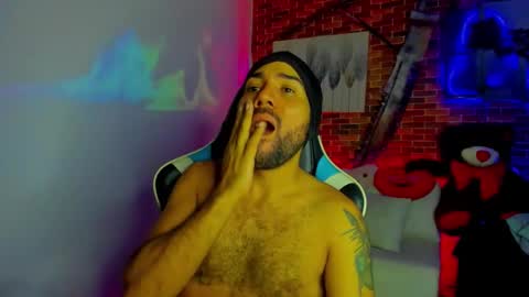 Snapshot of michael_twinkk chatting on February 9, 5:11 am MICHAEL online show from February 9, 5:11 am