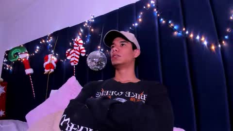 michael_vidal online show from December 5, 5:05 am