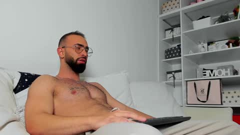 Snapshot of michaelevansx chatting on December 2, 8:11 pm MichaelEvansx online show from December 2, 8:11 pm