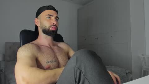 MichaelEvansx online show from February 14, 1:46 am