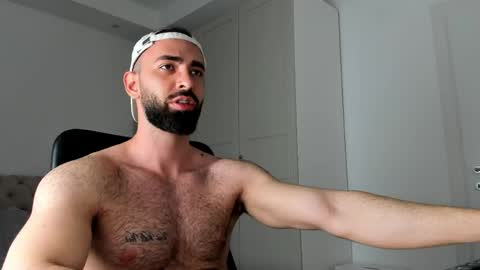 MichaelEvansx online show from March 28, 9:25 pm