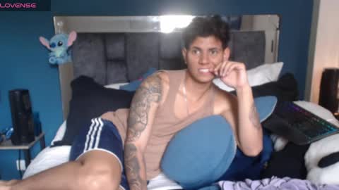 Snapshot of michaellstiffler_1109 chatting on April 26, 4:48 pm michaell online show from April 26, 4:48 pm