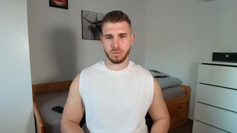 michaelos11 online show from April 19, 10:03 am