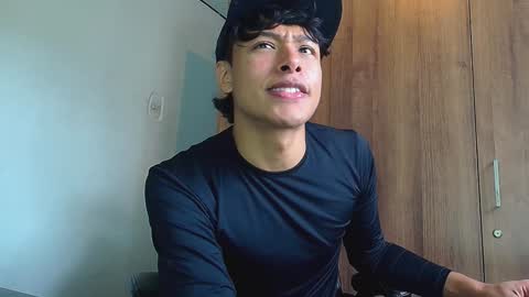 Snapshot of michaelstones chatting on December 20, 1:54 pm michaelstones online show from December 20, 1:54 pm