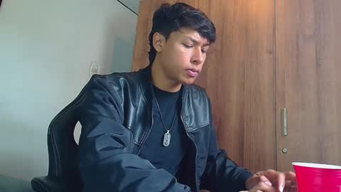 Snapshot of michaelstones chatting on December 23, 3:01 pm michaelstones online show from December 23, 3:01 pm