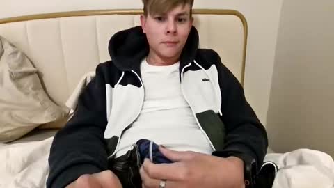 michaeltwinkboy online show from March 29, 2:33 am