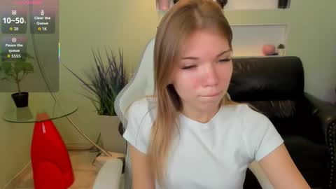 Snapshot of michafox chatting on January 18, 11:47 am michafox online show from January 18, 11:47 am