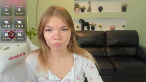 Snapshot of michafox chatting on February 6, 11:46 am michafox online show from February 6, 11:46 am