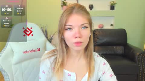 Snapshot of michafox chatting on February 24, 12:03 pm michafox online show from February 24, 12:03 pm