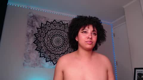 Snapshot of michell_bling chatting on December 2, 8:19 am Michi online show from December 2, 8:19 am
