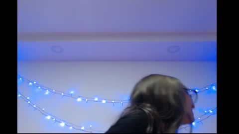 Snapshot of michell_bunny13 chatting on February 18, 3:13 am Michell online show from February 18, 3:13 am