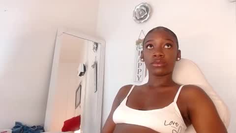 Snapshot of michell_estrada chatting on October 10, 3:22 pm michell online show from October 10, 3:22 pm