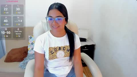 Snapshot of michell_montoya chatting on January 18, 6:53 pm Michell online show from January 18, 6:53 pm