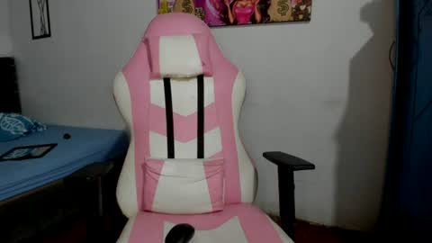 michell_smiths online show from June 28, 6:08 am