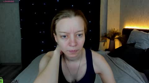 Snapshot of michelle_blond chatting on December 21, 8:10 am michelle_blond online show from December 21, 8:10 am