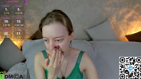 Snapshot of michelle_blond chatting on January 7, 7:11 am michelle_blond online show from January 7, 7:11 am