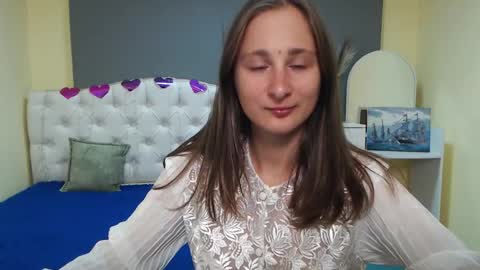 Snapshot of michellee11 chatting on October 8, 11:19 am Michel online show from October 8, 11:19 am
