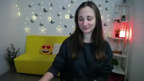 Snapshot of michellee11 chatting on April 23, 11:20 am Michel online show from April 23, 11:20 am