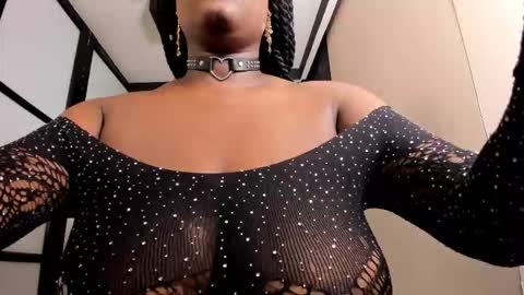 michellepreston_ online show from January 9, 12:30 pm