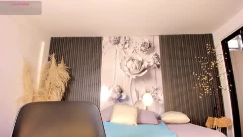 michellepreston_ online show from February 25, 12:04 pm