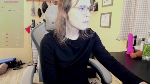 Snapshot of michellereid chatting on December 15, 12:51 am MichelleReid online show from December 15, 12:51 am