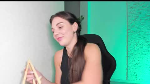 Michellee online show from November 1, 4:09 pm