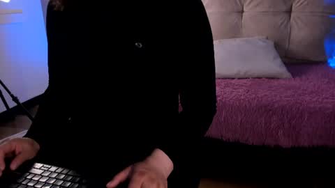 Snapshot of michonne_09 chatting on June 21, 2:25 am michonne_09 online show from June 21, 2:25 am