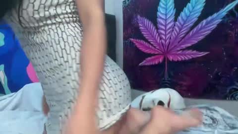 Skye online show from December 31, 8:04 am