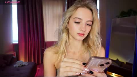 Snapshot of mickeydior chatting on October 3, 11:29 am mickeydior online show from October 3, 11:29 am