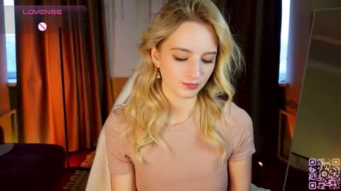 Snapshot of mickeydior chatting on October 14, 11:44 am mickeydior online show from October 14, 11:44 am
