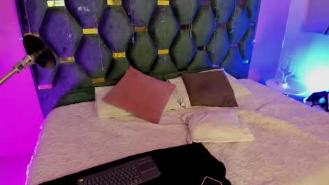 Snapshot of micki__ chatting on February 18, 11:28 am Micki online show from February 18, 11:28 am