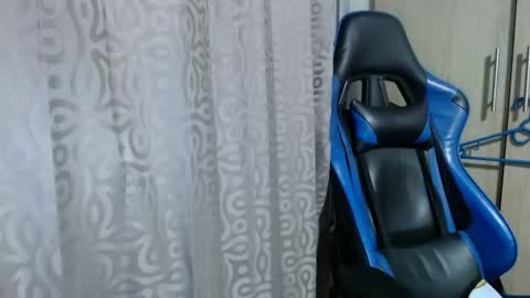 Snapshot of miculohot chatting on January 18, 2:25 am vanesa sexy online show from January 18, 2:25 am