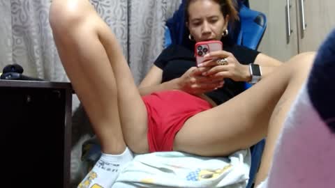 Snapshot of miculohot chatting on February 18, 12:04 am vanesa sexy online show from February 18, 12:04 am