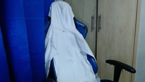 Snapshot of miculohot chatting on March 6, 12:00 am vanesa sexy online show from March 6, 12:00 am