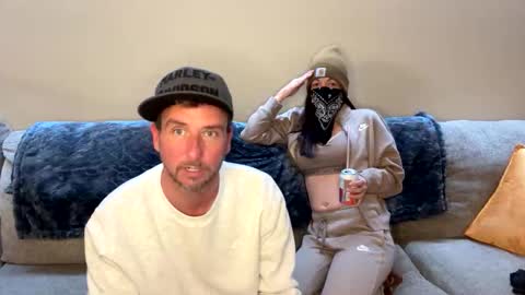 Snapshot of micwb chatting on November 10, 4:22 am Adventures of MnM4ever online show from November 10, 4:22 am