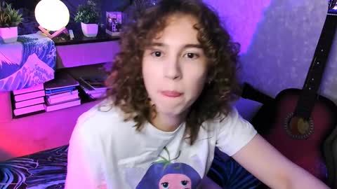 Snapshot of midnight_answer chatting on December 19, 4:46 pm Max online show from December 19, 4:46 pm