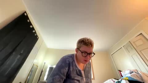 midnightmochi2 online show from April 26, 1:53 pm