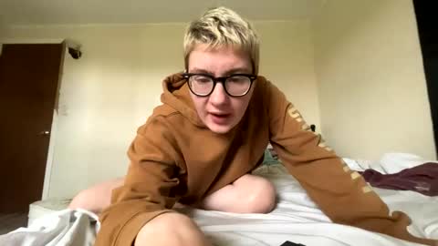 midnightmochi2 online show from May 9, 4:23 pm