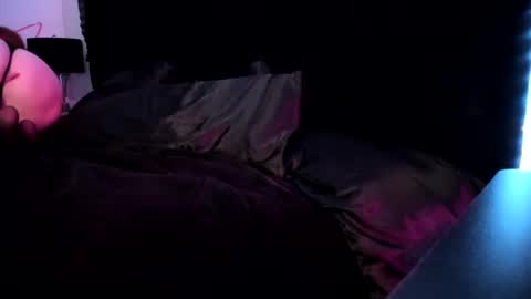 Snapshot of midnightrose11 chatting on December 18, 7:47 am Midnightrose online show from December 18, 7:47 am