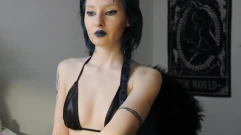 midnightsiren online show from April 23, 8:11 pm