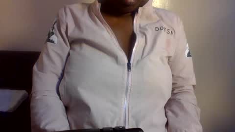 Snapshot of midnightt_curves chatting on July 2, 6:52 am midnightt_curves online show from July 2, 6:52 am