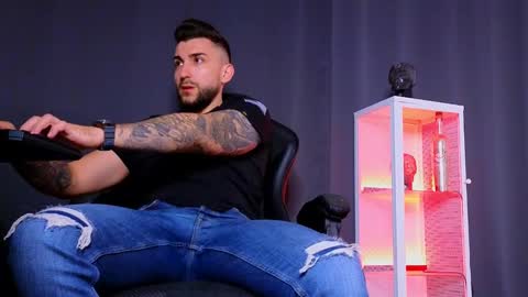 MightyAaron online show from February 9, 3:45 pm