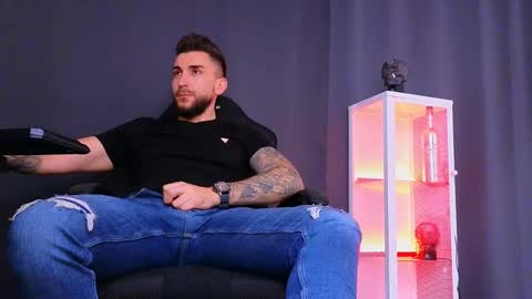 MightyAaron online show from February 17, 6:09 am