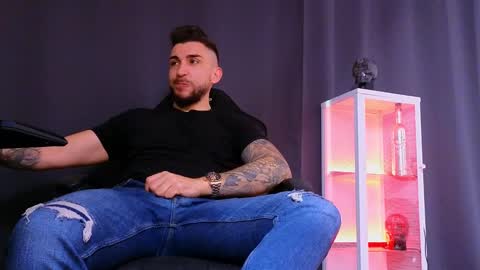 MightyAaron online show from February 19, 9:06 am