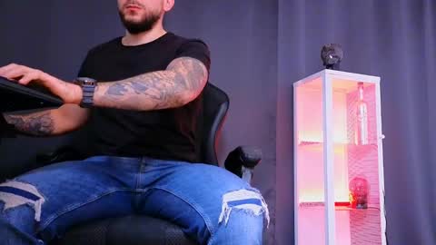 MightyAaron online show from March 1, 11:50 am