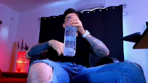 MightyAaron online show from May 26, 3:46 am