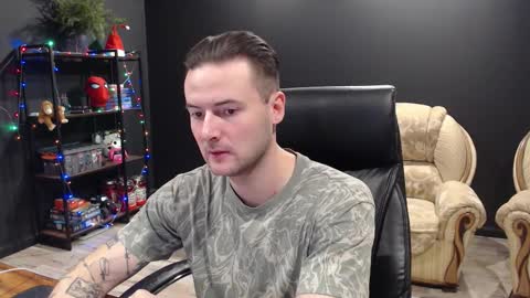 Snapshot of mihasikd chatting on December 23, 8:12 am Misha Winchester online show from December 23, 8:12 am