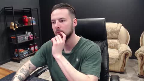 Snapshot of mihasikd chatting on February 17, 9:39 am Misha Winchester online show from February 17, 9:39 am