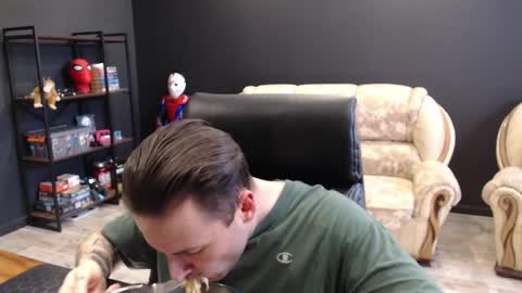 Snapshot of mihasikd chatting on March 28, 11:43 am Misha Winchester online show from March 28, 11:43 am