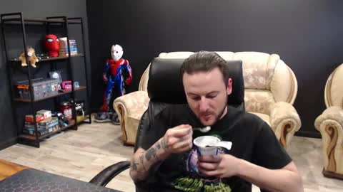 Snapshot of mihasikd chatting on April 11, 11:36 am Misha Winchester online show from April 11, 11:36 am